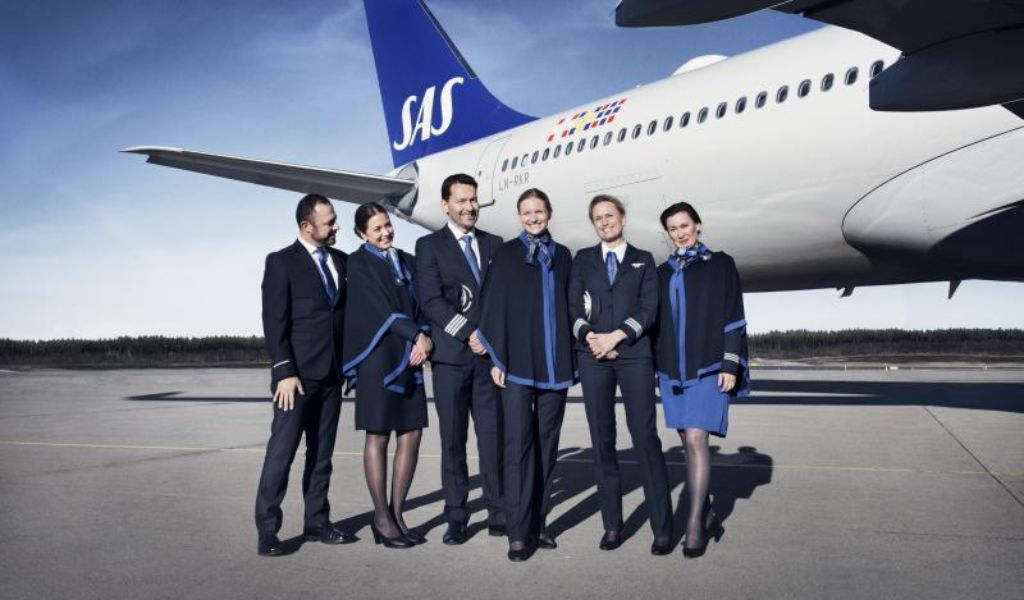 scandinavian airlines aircraft crew