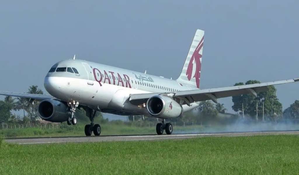 qatar airways pilot aircraft