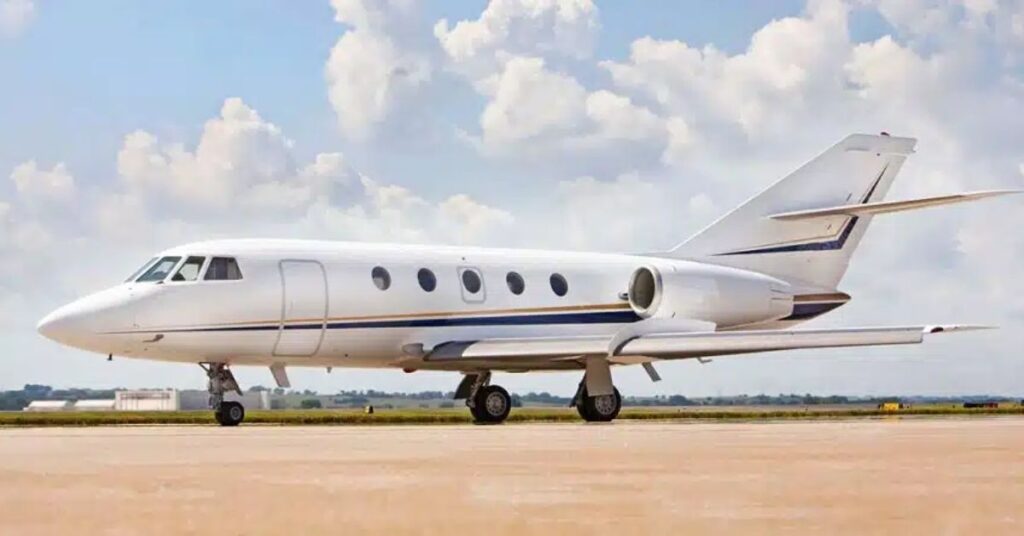 Global Falcon 20 crew