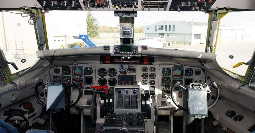 Convair CV 5800 cockpit